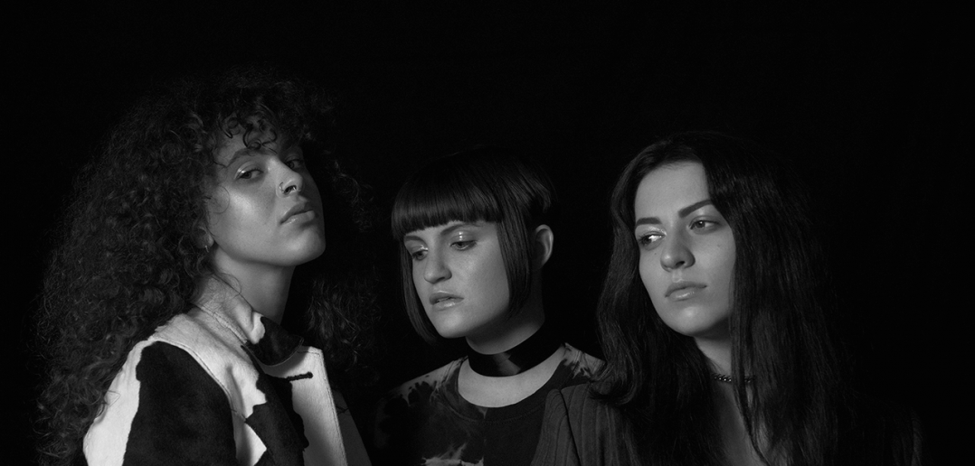 Review: MUNA – About U